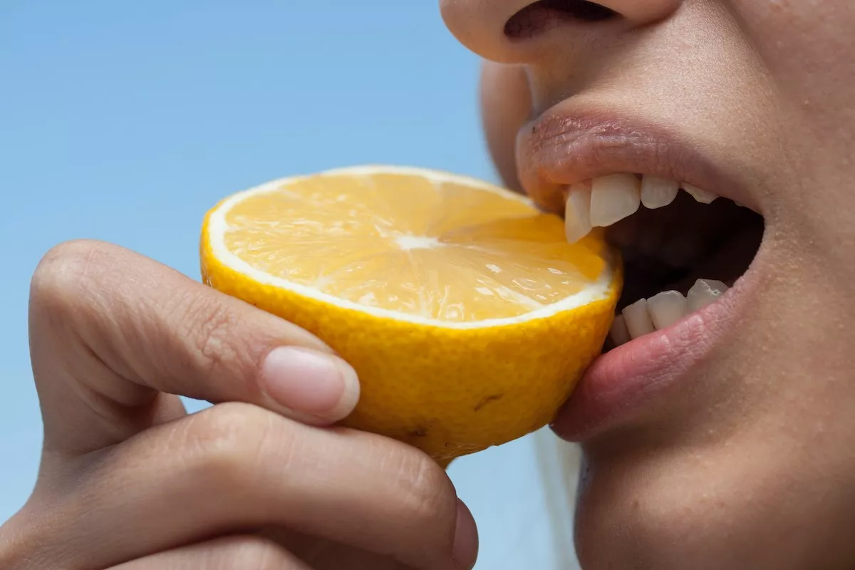 dientes naranja 
