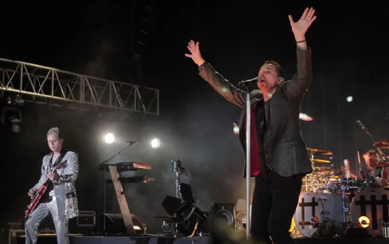 El grupo británico se presentó anoche en la Arena VFG, de Jalisco, ante más de 12 mil tapatíos.