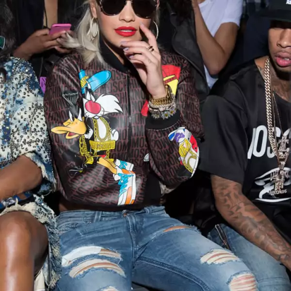 Rita Ora en el desfile de Jeremy Scott.