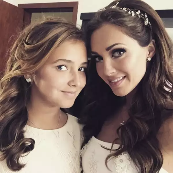 `Mi dama de honor!!! Mi niña hermosa! Mi princesa siempre juntas!!!!!! Ana PAU. Soy la tía más suertuda del mundo!!! Tititi´, escribió Anahí junto a esta foto.