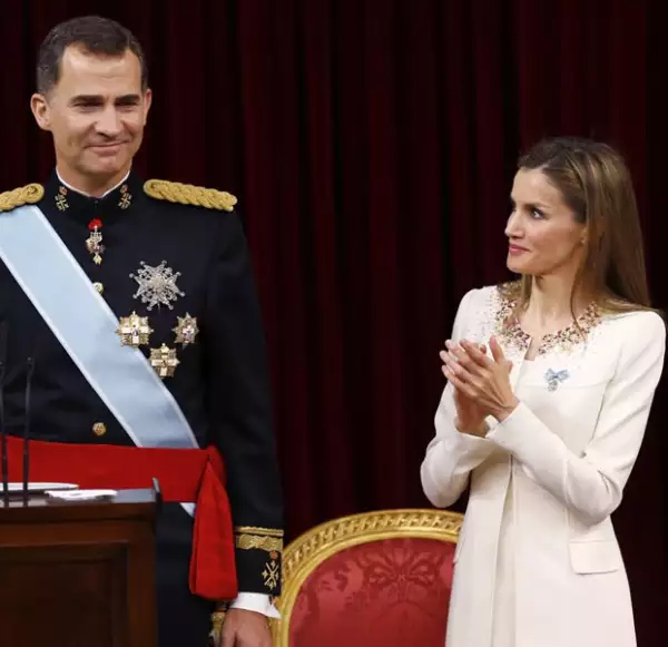 Letizia aplaude orgullosa a su esposo.