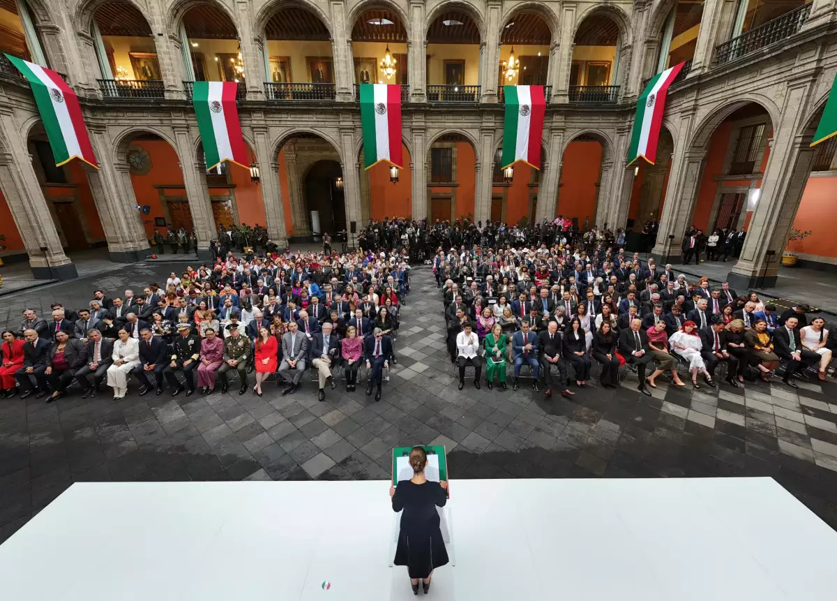 Pemex firma primeros 11 contratos mixtos
