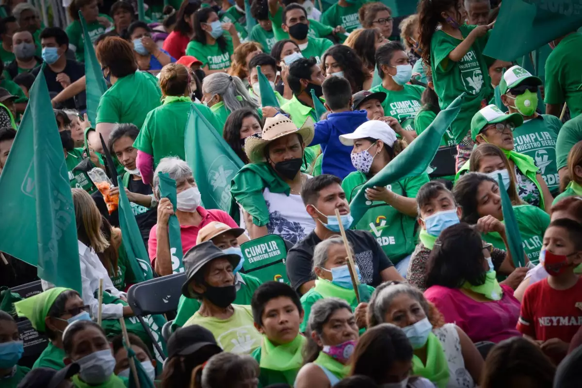 Cientos de personas presenciaron el acto de cierre de campaña de los candidatos del Partido Verde Ecologista de México (PVEM). 
