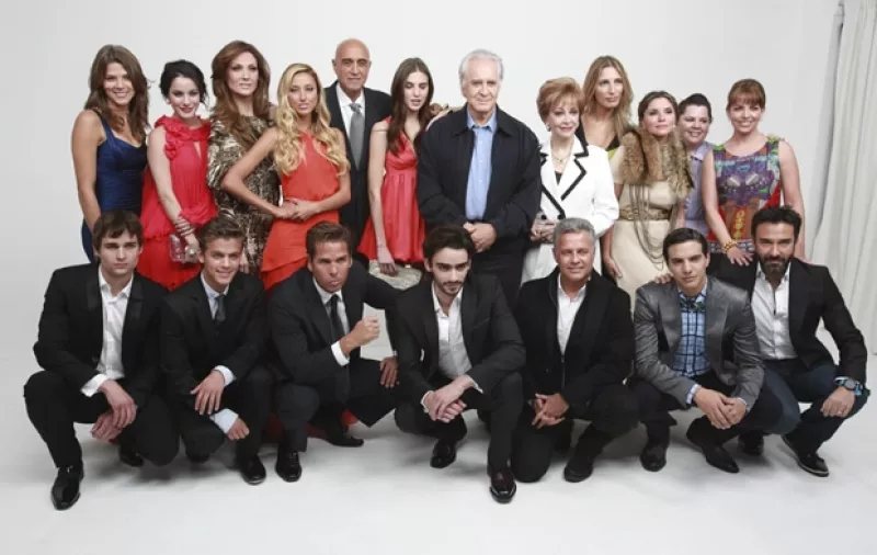 Ayer el exitoso productor presentó al elenco de su nueva serie, misma que comenzará grabaciones el próximo lunes desde Acapulco.