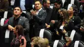 Ignacio Mier, coordinador de la bancada de Morena en la Cámara de Diputados, aplaude el resultado de la aprobación del PEF2022.