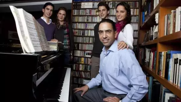 El senador del PAN nos compartió las canciones que han marcado su vida.