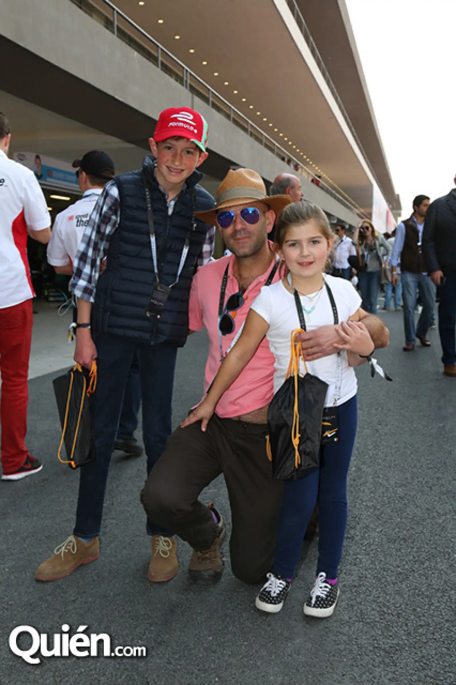 Iker y Maira Migoya con Pedro Albarrán