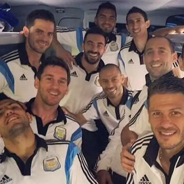 El subcampeón Argentina adoptó como una cábala el subir a Internet una foto de los mismos integrantes del equipo previo a los partidos.