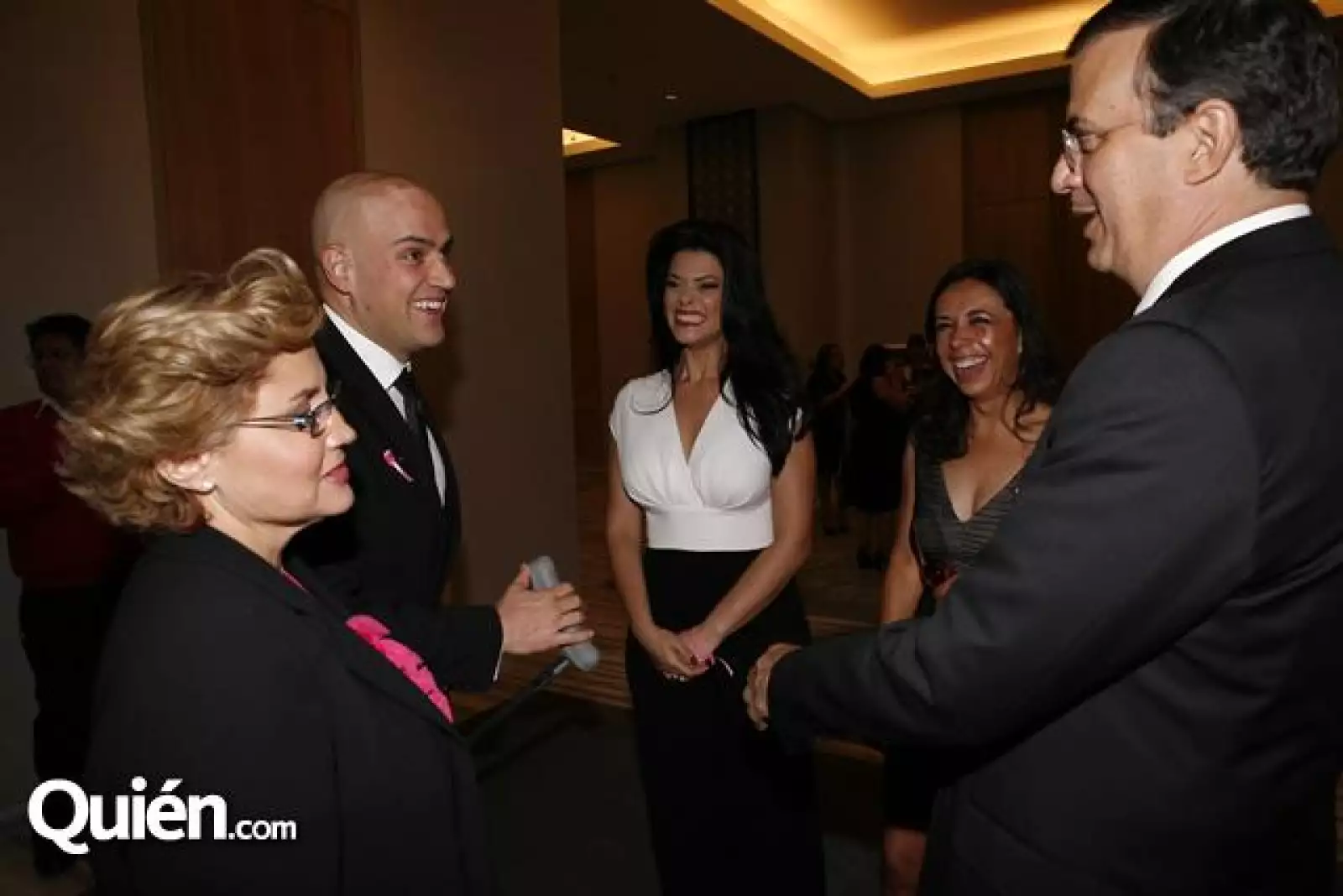 Rossana Fuentes Berain,Manuel Rivera,Rosalinda Bueso,Laura Manzo y Marcelo Ebrard
