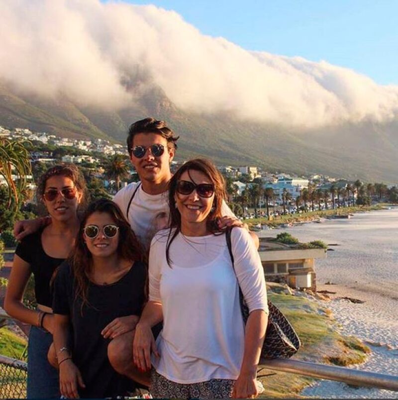 Fernando, de 25 años, celebró su cumpleaños con un viaje a África junto a su novia y su familia.