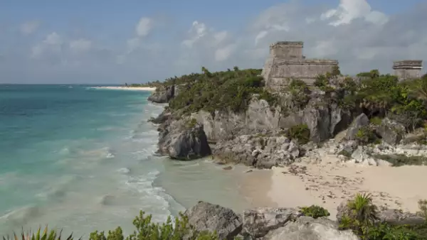 Si se trata de tomarse unas merecidas vacaciones después de terminar un proyecto o simplemente por gusto, las celebs saben a dónde ir y muchos de ellos ya tienen su destinos favoritos.