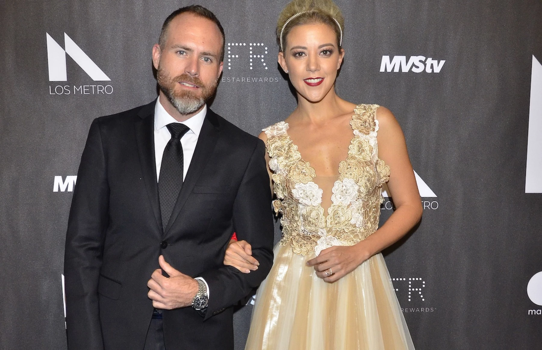 fernanda castillo y erik hayser asi fue su romanica ceremonia de aniversario
