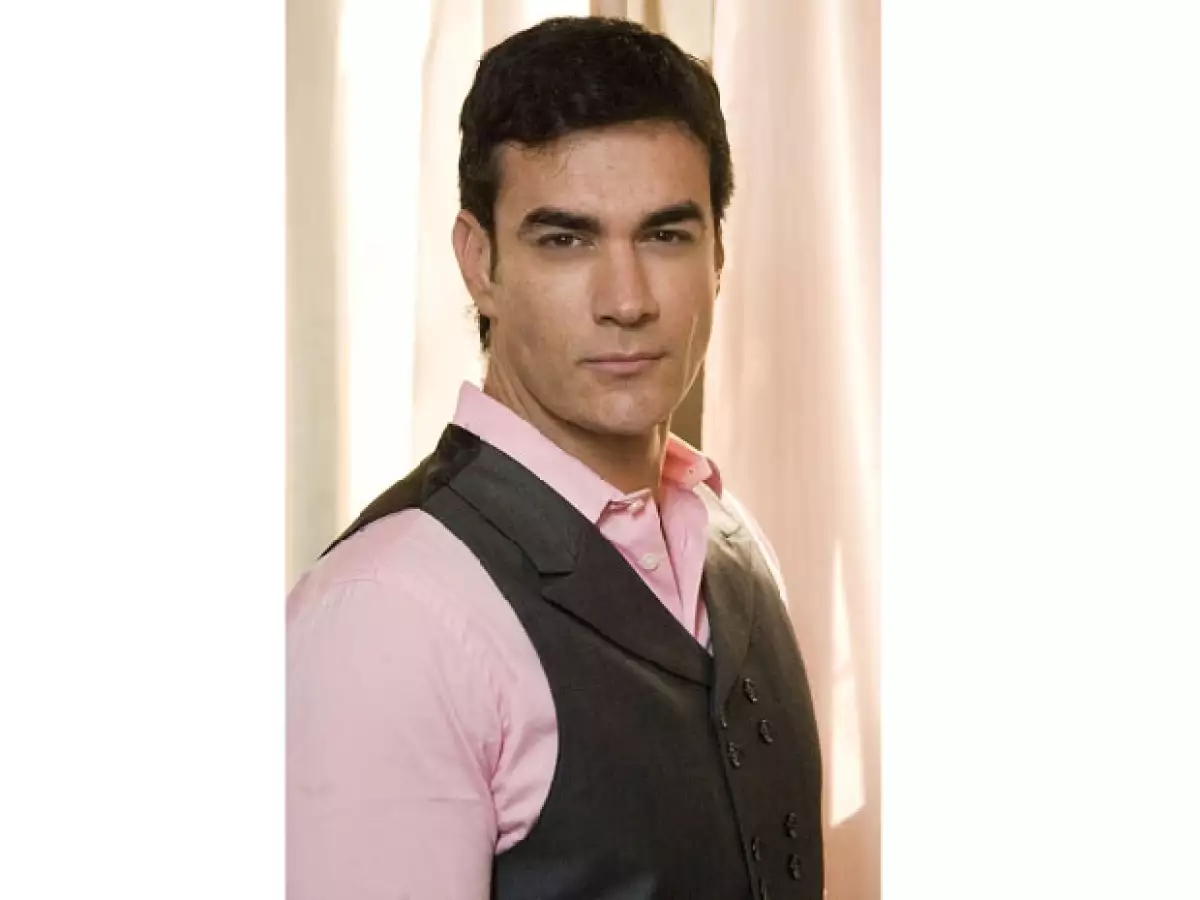 El actor será el protagonista de la telenovela `La Fuerza del Destino´ junto a Sandra Echeverría, misma que es producida por Rosy Ocampo y dirigida por Benjamín Cann.