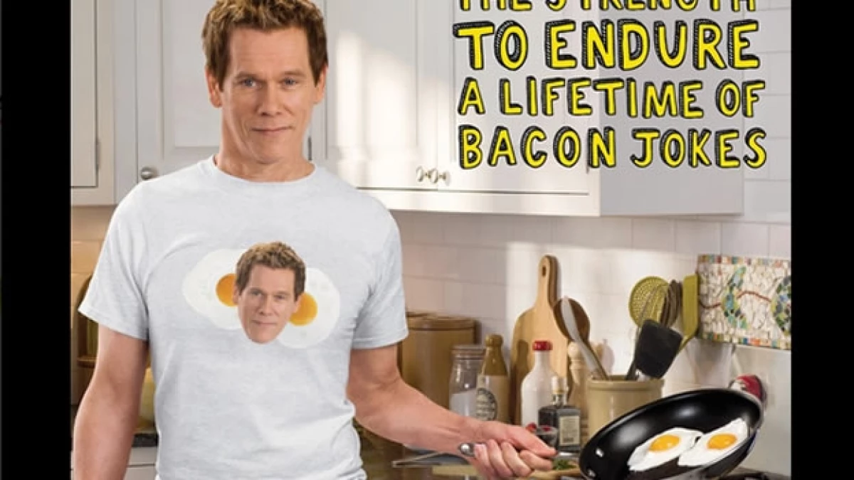 Kevin Bacon cocinando unos huevos para promocionar el producto comestible en Estados Unidos