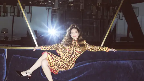 Bárbara Mori posa en la Ciudad de México con un total look CHANEL. 
