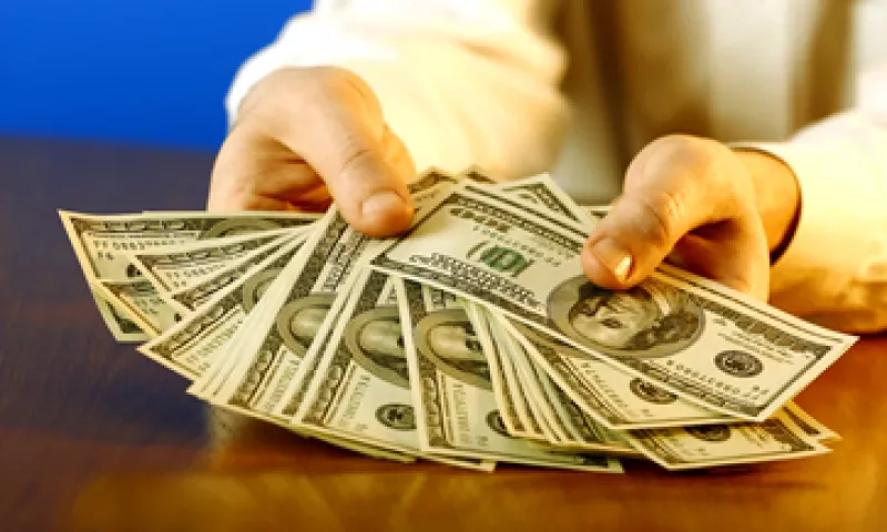 En ventanillas bancarias, el dólar se compra en 15.92 pesos. (Foto: iStock by Gettty Images)