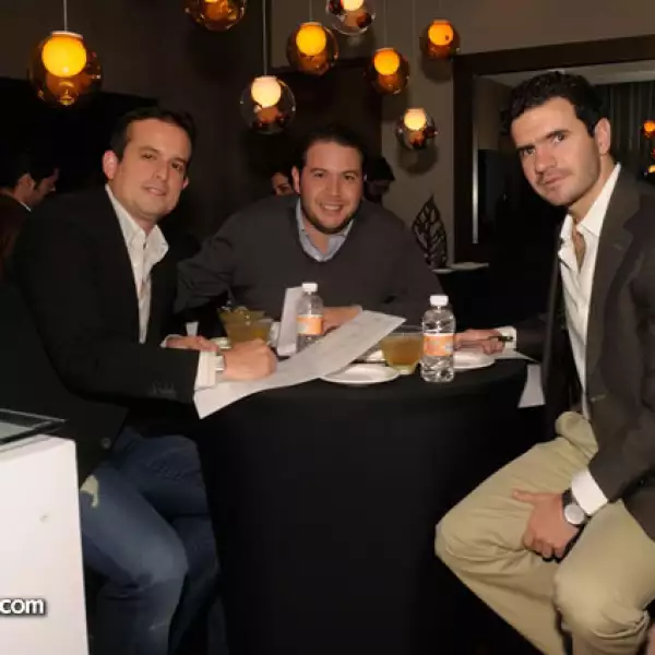 Eddy Breach,Juan Carlos García,Javier Vázquez