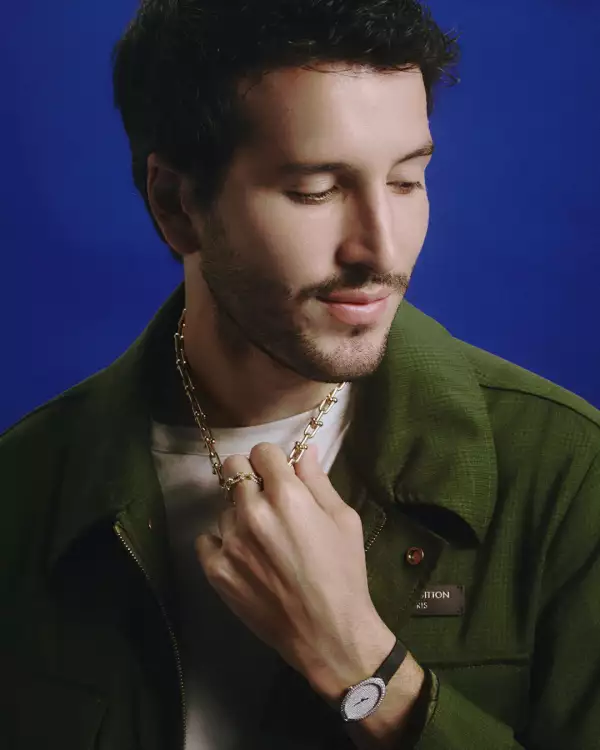 Foto: Alonso Díaz, Camisa: Louis Vuitton, Joyería: Tiffany & Co.