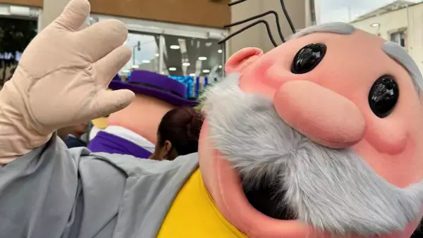 Dr. Simi no solo está en Farmacias Similares, estos son los otros negocios y las fundaciones que tiene