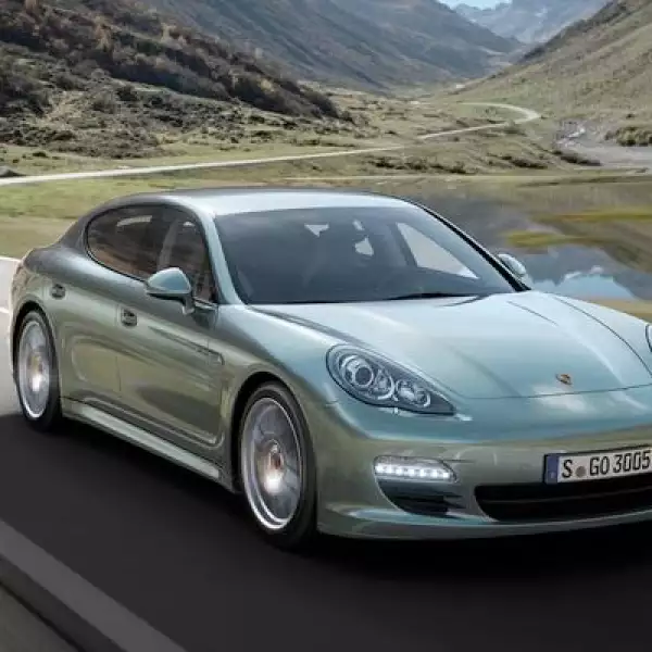 La automotriz presentó la nueva versión del modelo Panamera, pero ahora con motor a diesel, lo cual le permite mejorar su rendimiento de gasolina.