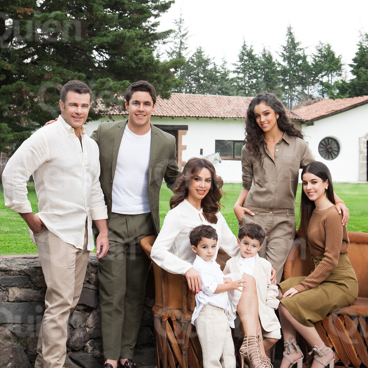 Eduardo Capetillo y Biby Gaytán nos presentan a su familia