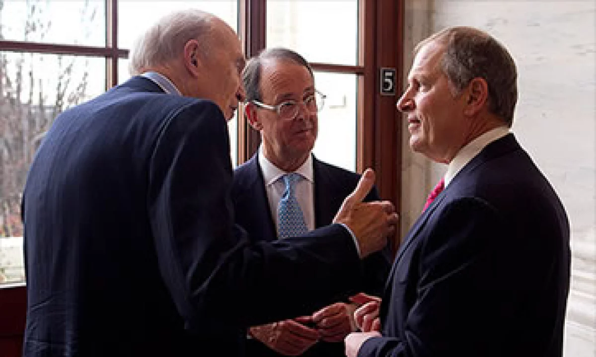 Alan Simpson y Erskine Bowles son los fundadores de la campaña a la que David Cote se ha unido en apoyo. (Foto: Cortesía CNNMoney)