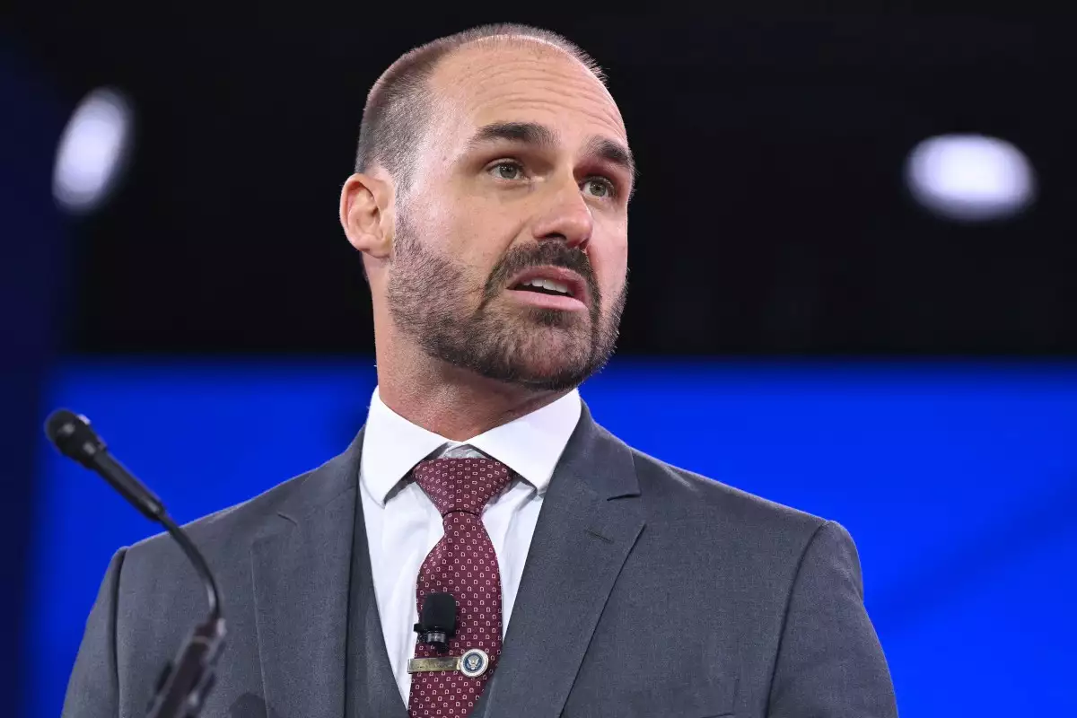 El político brasileño Eduardo Bolsonaro, hijo de Jair Bolsonaro, habla durante la Conferencia anual de Acción Política Conservadora (CPAC) en el Gaylord National Resort & Convention Center en National Harbor en Oxon Hill, Maryland, el 20 de febrero de 2025