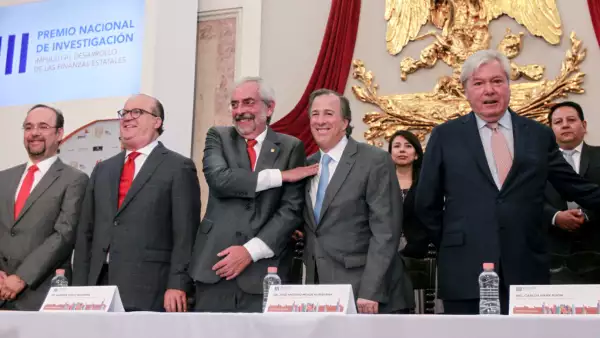UNAM repudia corrupción de exmandatarios.