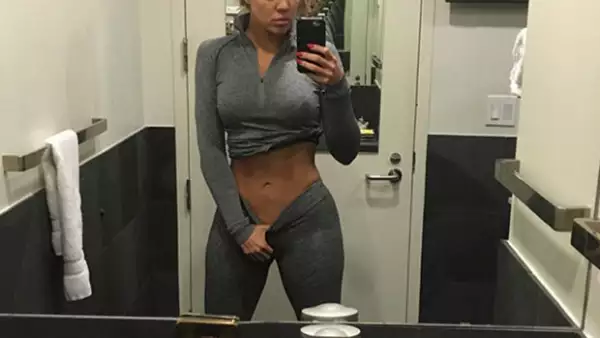 Según reporta la prensa, la menor de las Kardashian no ha conseguido trabajar en armonía con el equipo de , &#39Kocktails with Khloé&#39.