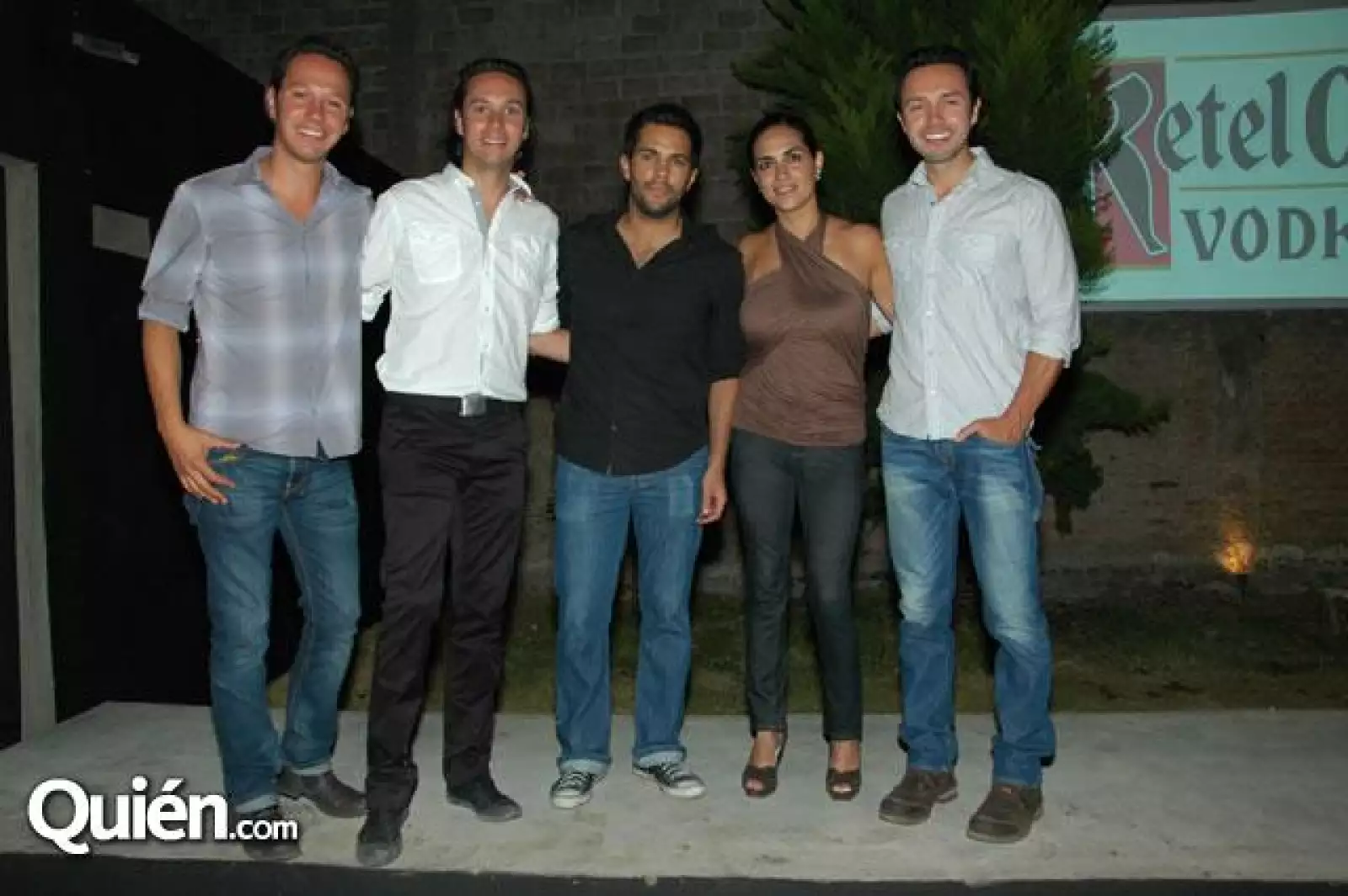 Luis González,Alejandro González,Ana Rubio,Juan Carlos González,Diego Coronado