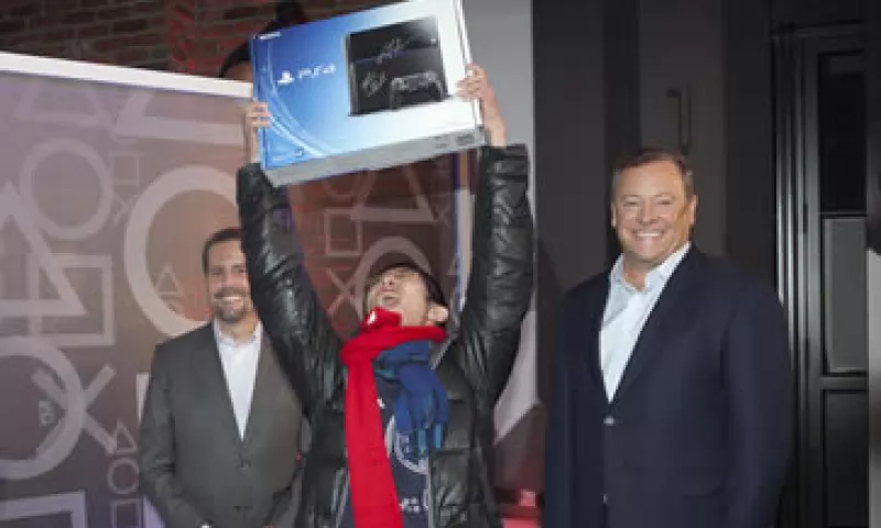 Joey Chiu, de 24 años, fue el primero en adquirir la nueva consola de Sony en EU. (Foto: Reuters)