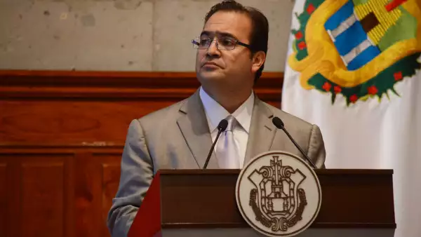 Más cargos