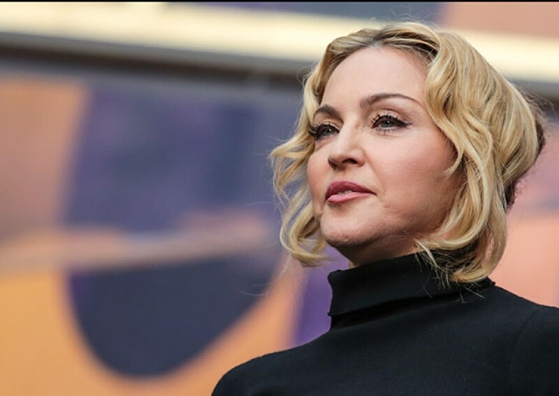 La reina del pop lució una apriencia muy cambiada durante su discurso en un concierto de caridad, motivo por el que recibió múltiples críticas en las redes sociales.