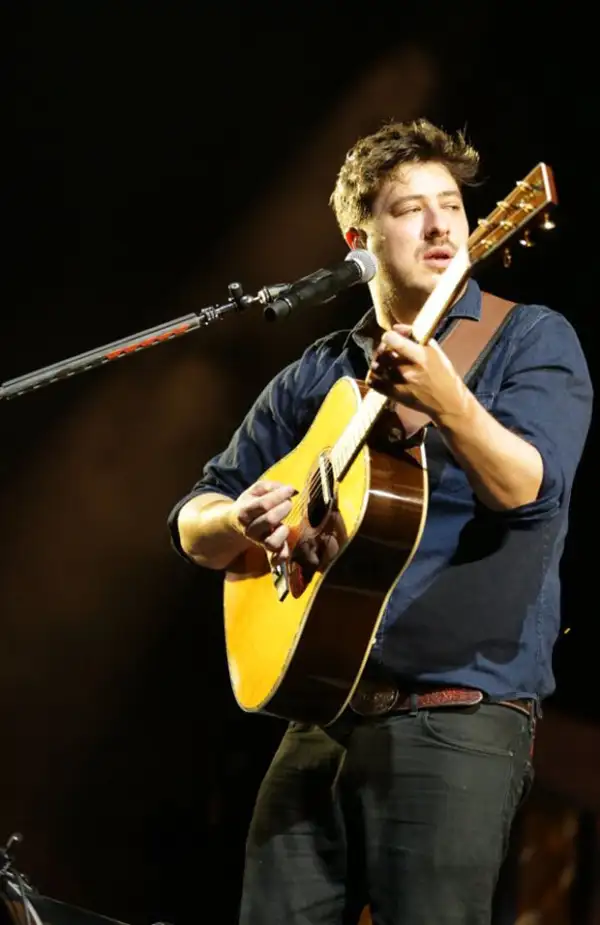 Marcus Mumford alegró a más de 17 mil asistentes.