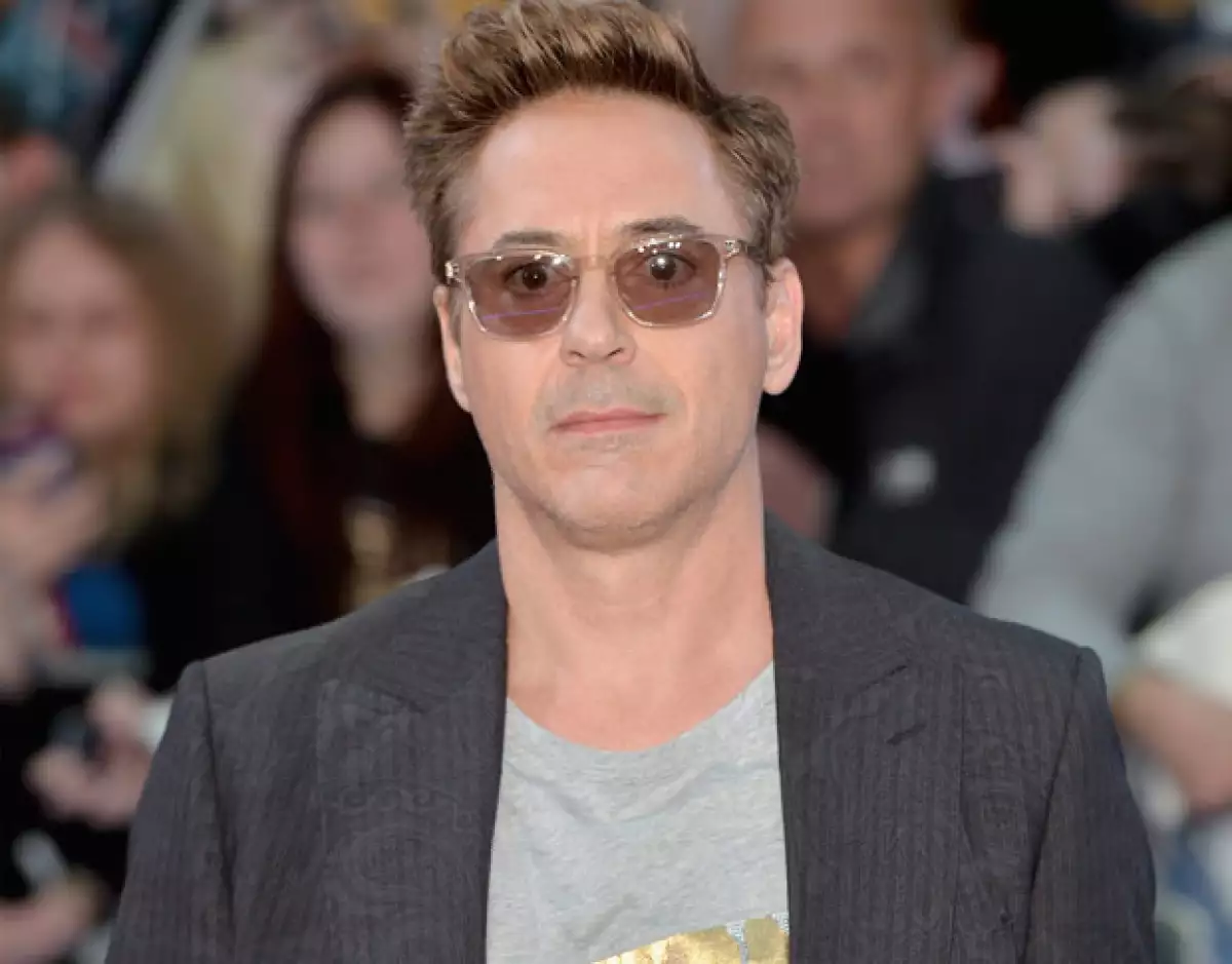 Robert se desmayó y posteriormente tuvo que ser llevado al hospital tras recibir un golpe en la cara.