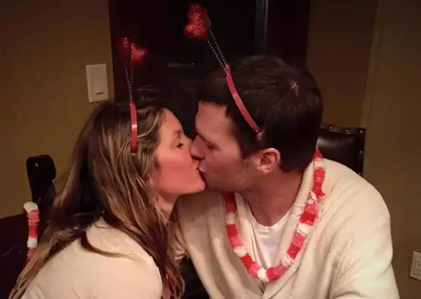 La pareja compartió esta romántica foto en San Valentín pasado.