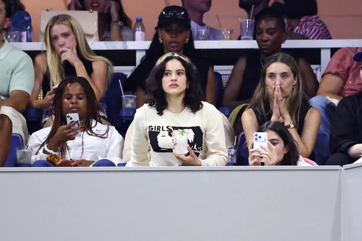 Rosalía y su novia Loli Bahía se besan en el US Open