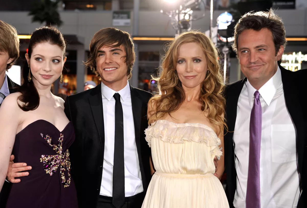 zac-efron-matthew perry