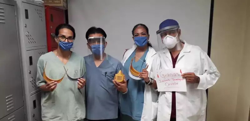 Doctores agradecen mascarillas 3D