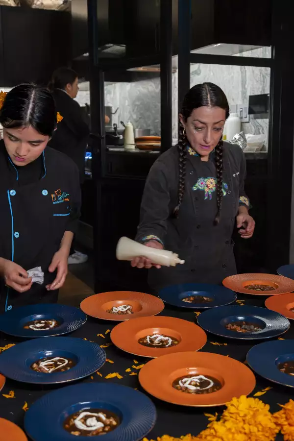 Invitados a la cena y fiesta de Día de Muertos de Tequila Casa Dragones en San Miguel de Allende