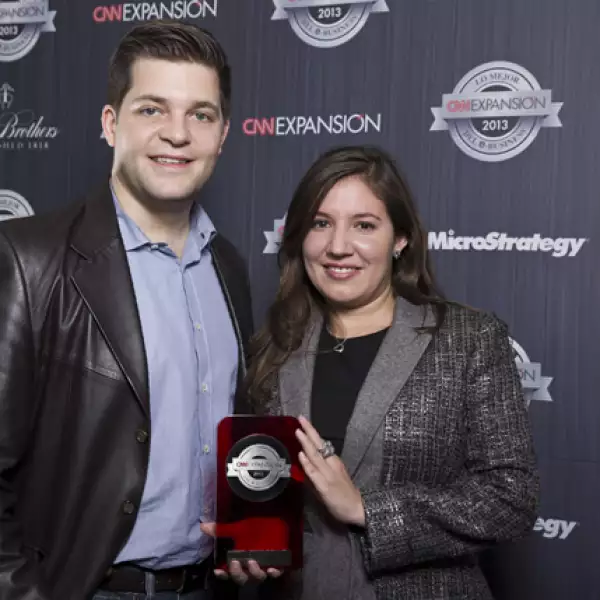 David Geissen y Gloria Canales iniciaron en 2012 Dafiti, una vía digital para ir de compras desde la comodidad de la casa. Fueron galardonados como Mejor negocio Emprendedor. Los 193 postulantes a los Premios tuvieron ventas en 2012 por 4,000 millones de 