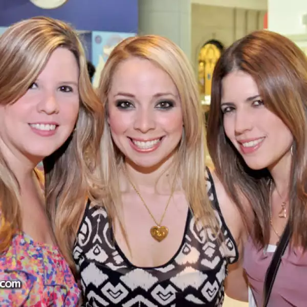 Roberta Flores, Mirna García y Amanda Flores