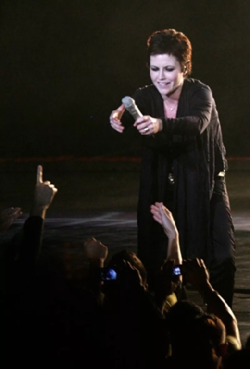 Debido a una infección en la garganta de Dolores O´Riordan, el grupo canceló el show que ofrecería esta noche en el Auditorio Nacional, así como sus presentaciones en Monterrey y Tampico.