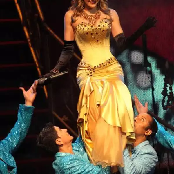 Escenas de la Obra Perfume De Gardenia