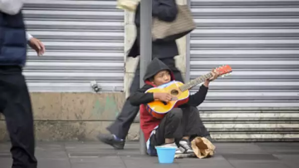 La CEPAL consideró que la pobreza cerrará en 27.9% en América Latina en este año.  (Foto: Cuartoscuro)