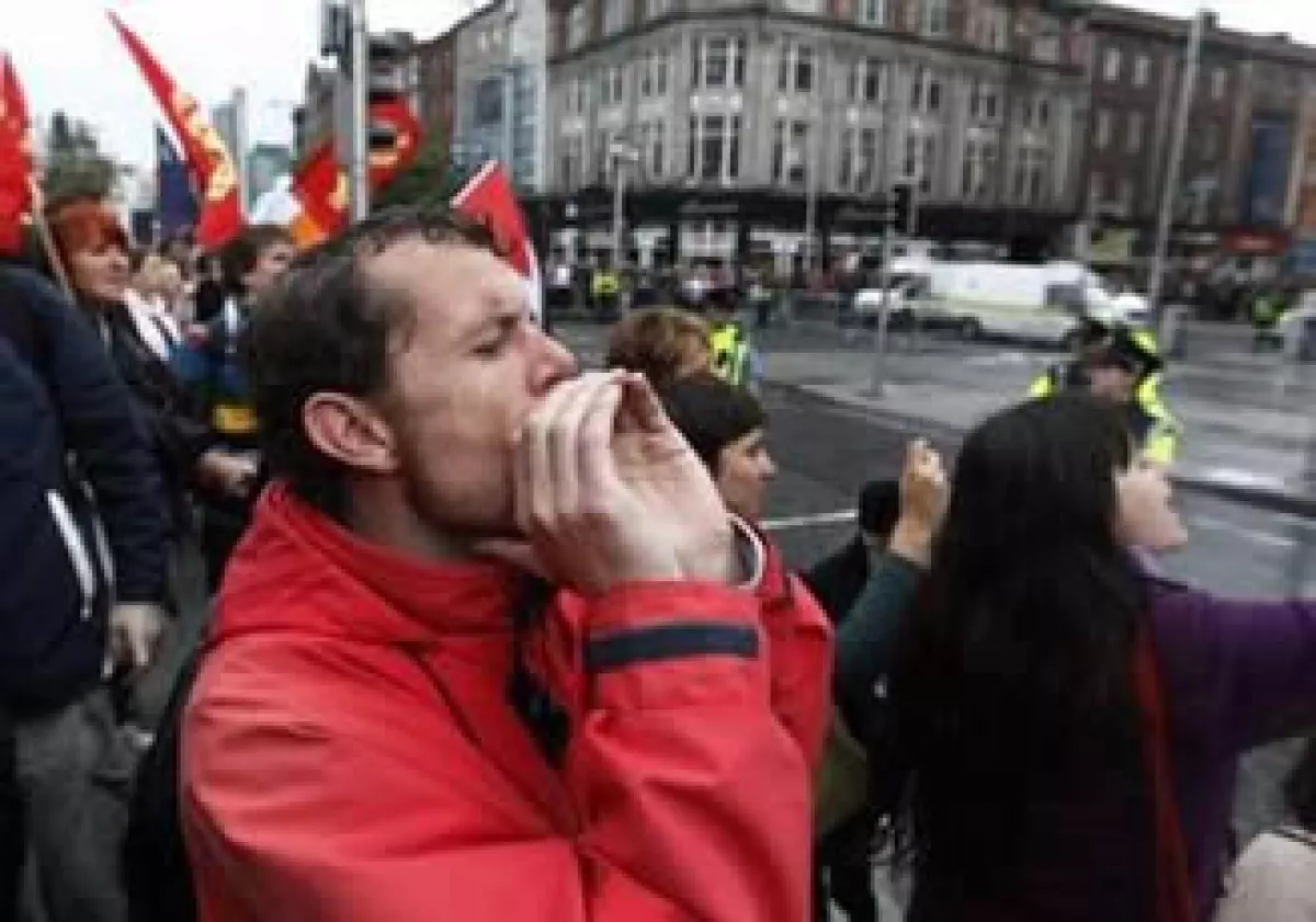La prima sobre la deuda irlandesa se coloca en niveles históricos ante el riesgo de una cesación de pagos. (Foto: Reuters)
