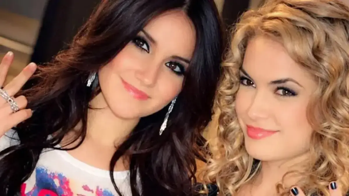 Dulce María junto a Lua Blanco de Rebelde Brasil