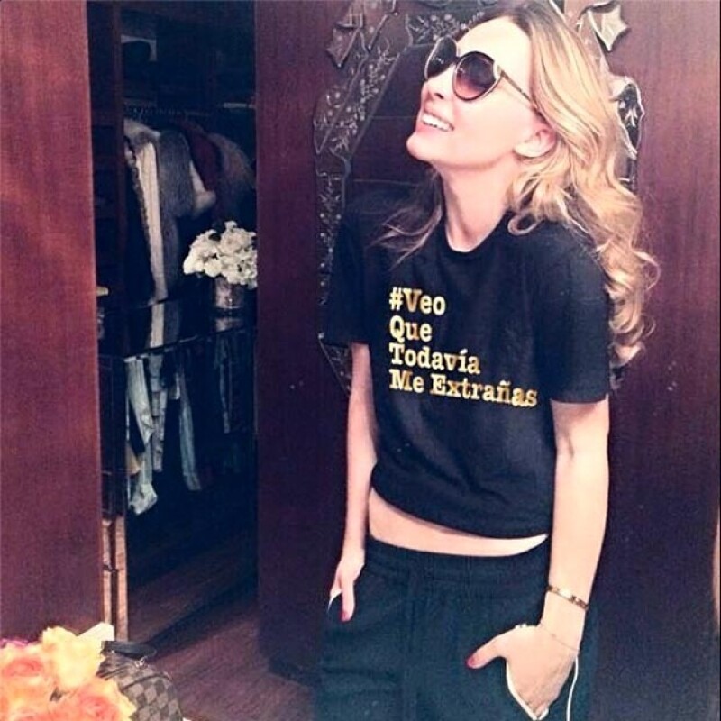 Después de su mediática pelea en Twitter, Belinda comenzó a vender una playera con la frase #VeoQueTodaviaMeExtrañas.