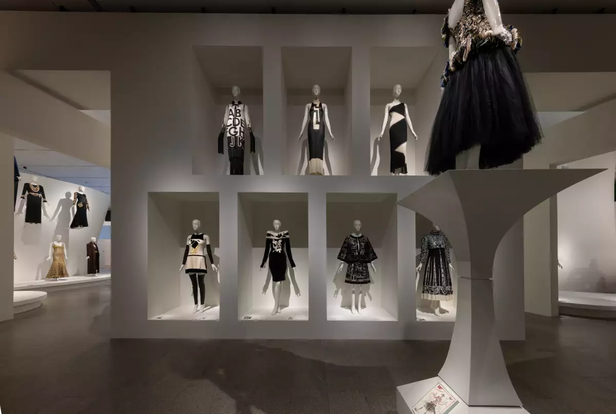 Foto: The Costume Institute; Karl Lagerfeld: A Line of Beauty (2023)