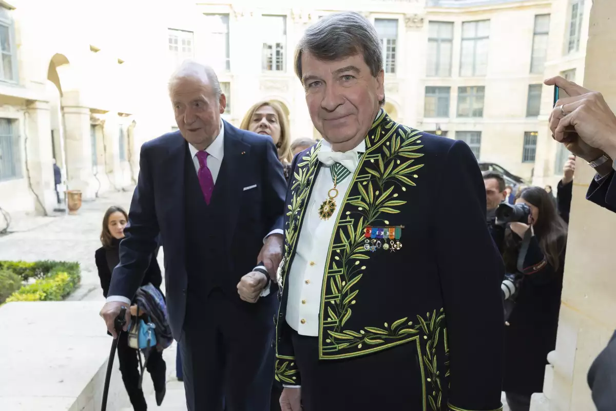 Mario Vargas Llosa Enters The French Academy At Institut De France
